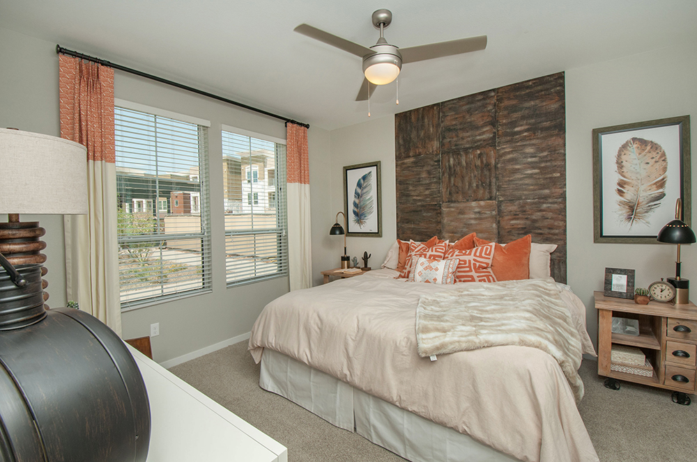 Town Commons bedroom