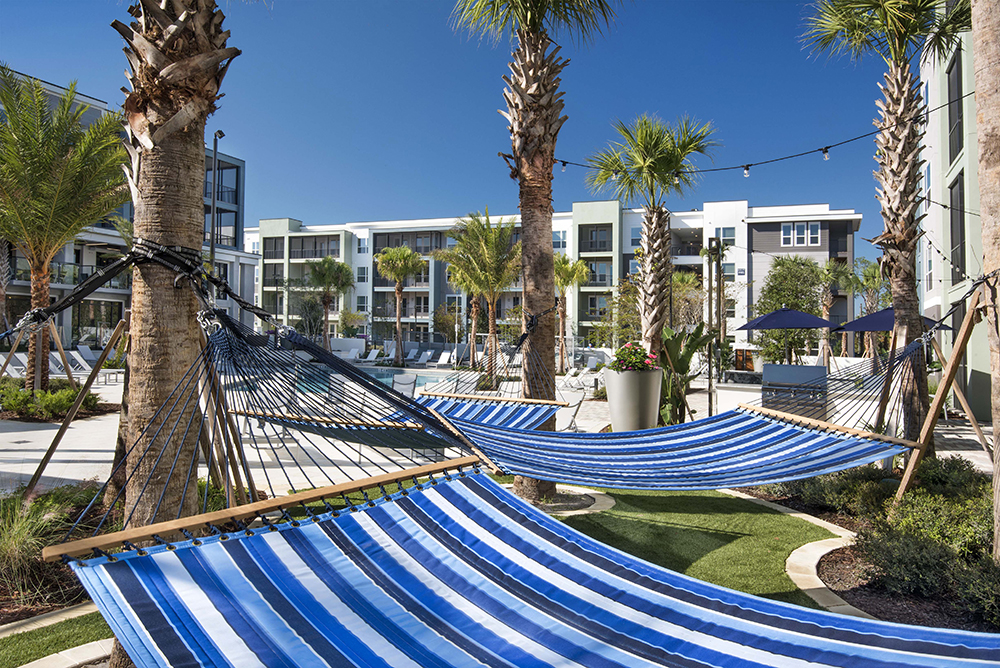 Kestra pool hammocks